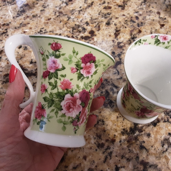 VINTAGE GNA FINE ITALIAN DESIGN PORCELAIN CUPS, ROSE PATTERN - Picture 9 of 16